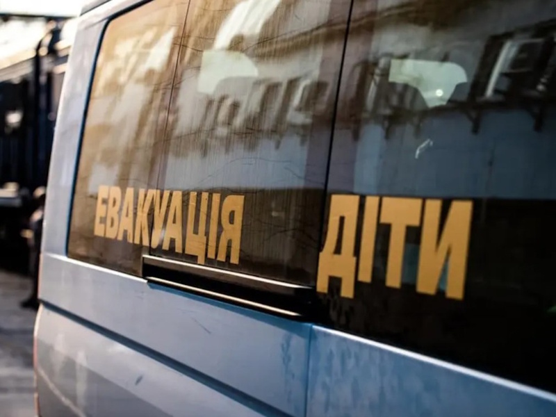Уряд врегулював механізм евакуації дітей із зон бойових дій без супроводу батьків