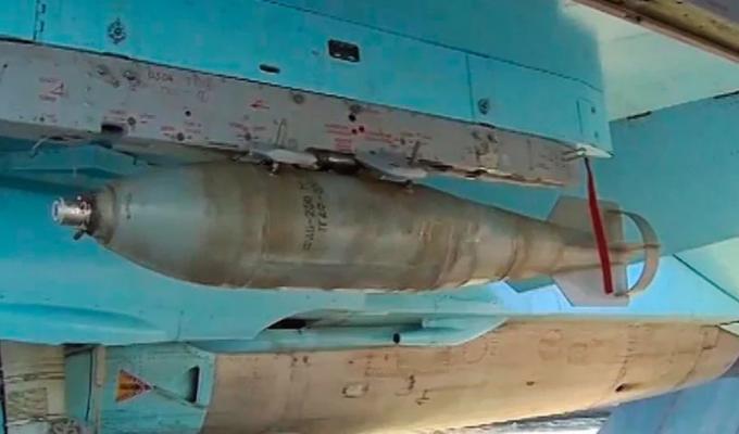 Людей не випускають із Рубіжного, авіабомба досі не знешкоджена