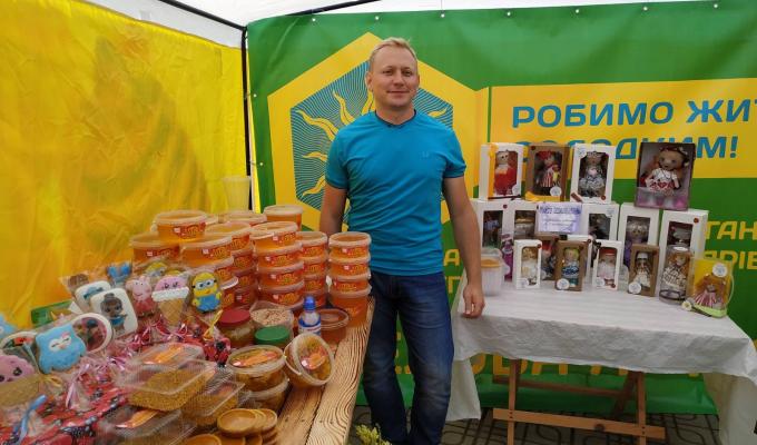 Музикант став бджолярем – історія підприємця з Луганщини