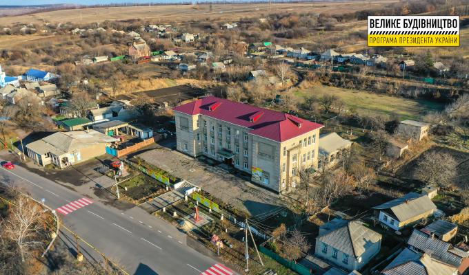 Велике будівництво на Луганщині: Фотозвіт реконструкції багатопрофільної гімназії у Гірському