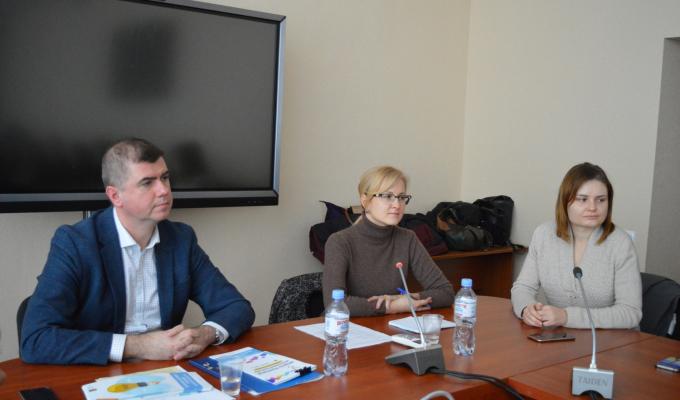 Створення молодіжних центрів обговорили на Луганщині