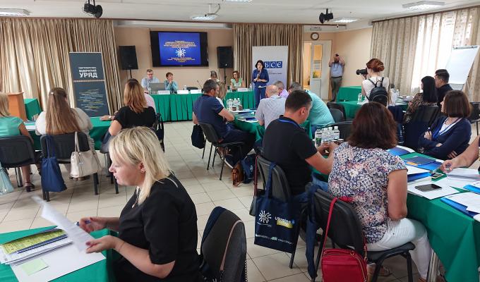 Керівники структурних підрозділів Луганської облдержадміністрації та представники громадськості на тренінгу удосконалюють вміння в налагодженні взаємодії