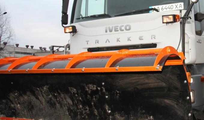 На автошляхах області працює понад 50 одиниць спецтехніки