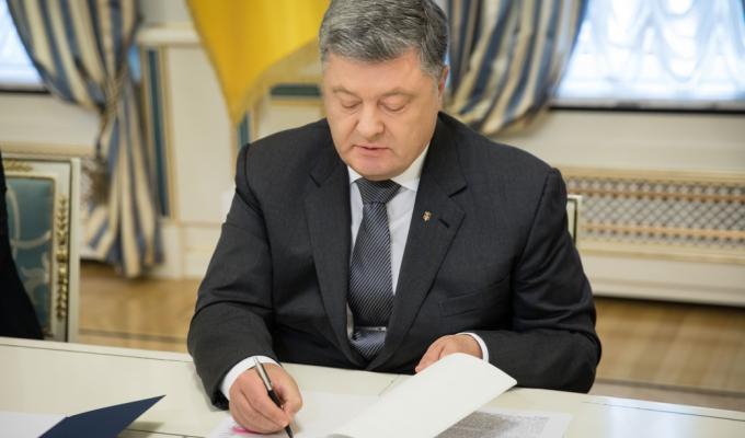 Президент на прохання керівників церков та Героїв України підписав Закон «Про амністію у 2016 році»