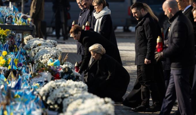 Президент і перша леді разом з іноземними лідерами вшанували пам’ять загиблих воїнів