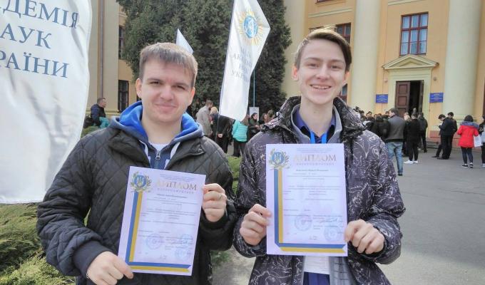 Учні Луганщини взяли участь у ІІІ етапі Всеукраїнського конкурсу- захисту Малої академії наук України