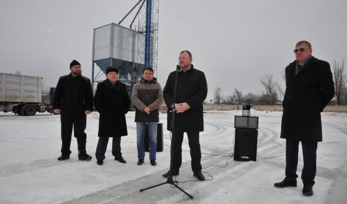 Перевантаження з автотранспорту в залізничні вагони дадуть змогу зберегти автомобільні дороги та знижати втроє витрати аграріїв