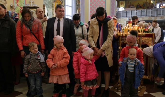 Більше 6000 малюнків маленьких луганчан священнослужителі передадуть на непідконтрольну територію