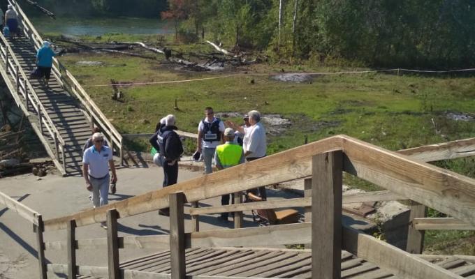 Єднаємо Луганщину: продовжується виконання відновлювальних робіт біля зруйнованої частини мосту