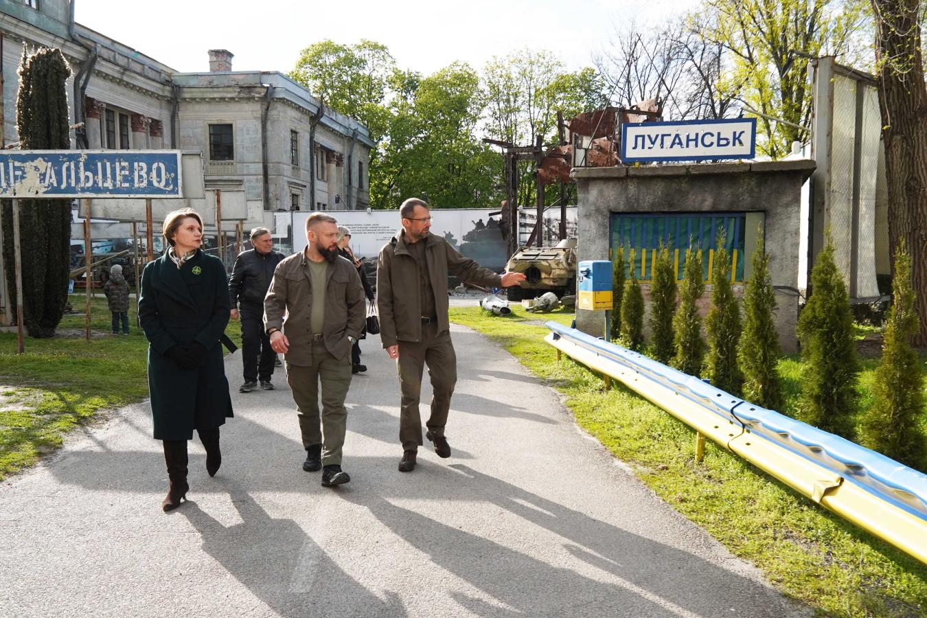 Руслан Приходько відвідав реабілітаційний центр Лисичанської багатопрофільної лікарні у м. Дніпро та вшанував пам’ять загиблих Захисників Луганщини
