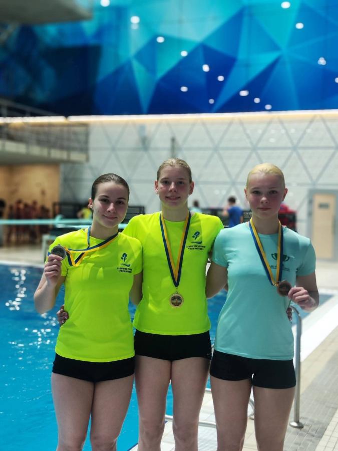 Золото і срібло вибороли луганчанки на першості країни зі стрибків у воду