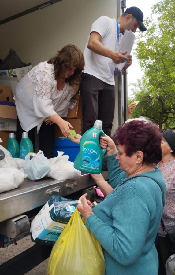 Луганська ОДА підтримала 300 переселенців у Кропивницькому: людям надали необхідні речі та фахові консультації
