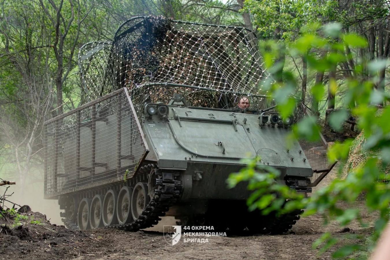 Відсьогодні в "лнр" значно обмежели пасажирські перевезення, у Луганську скаржаться на непрацюючу систему оповіщення, ворог вдарив з реактивної артилерії на Луганщині