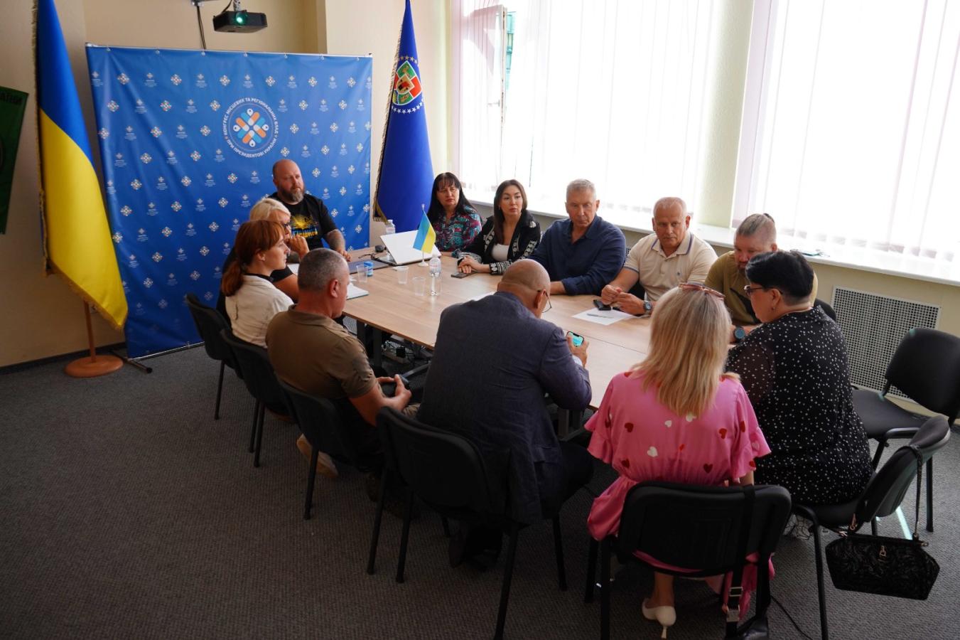 Очільник Луганщини Олексій Харченко зустрівся із громадськими активістами у Києві