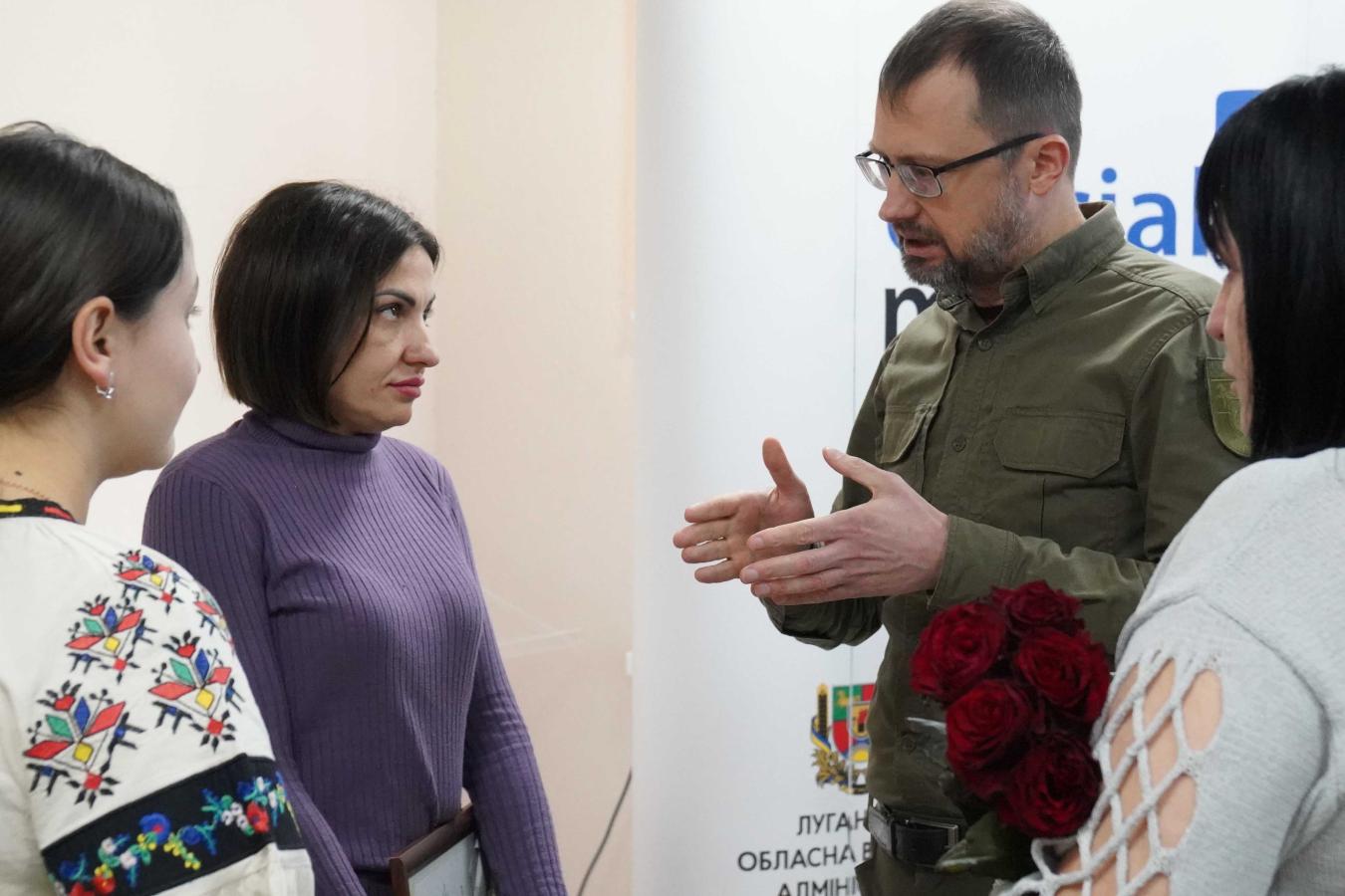 Олексій Смирнов вручив Орден «За мужність» III ступеня родині загиблого Віктора Бєлоконова