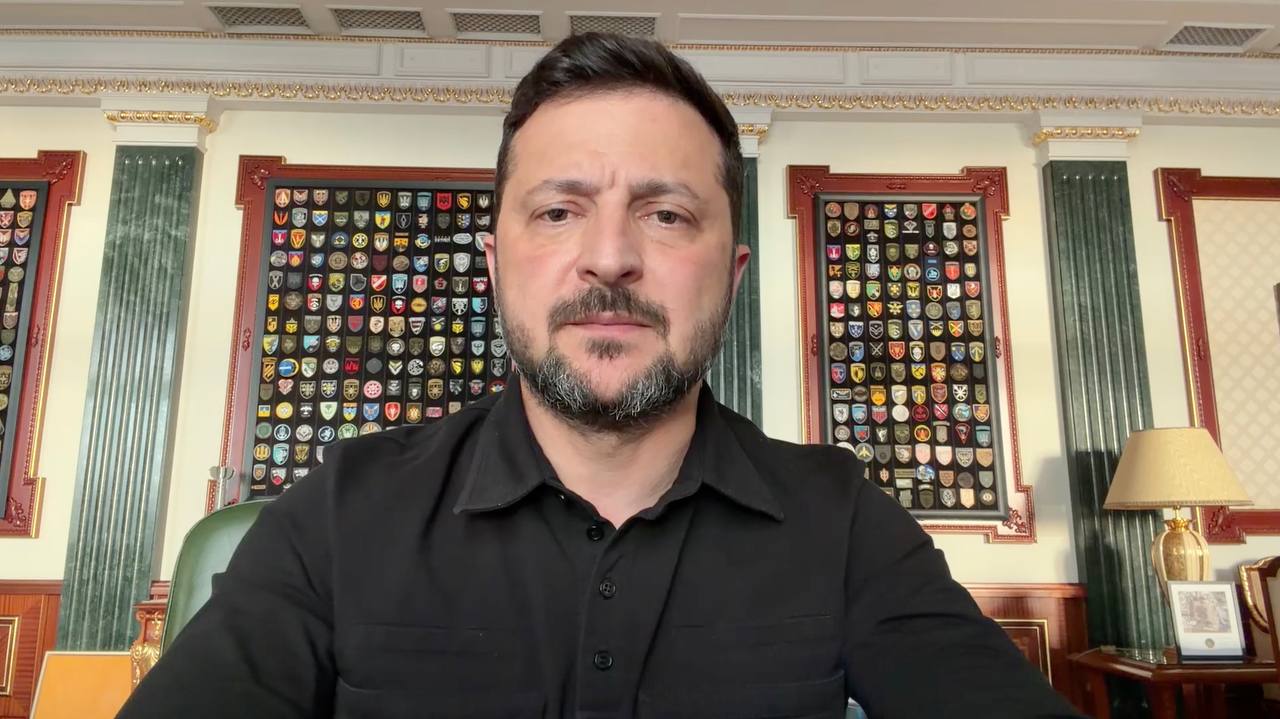 Росія повинна відчувати зростання тиску і санкцій: це і наші далекобійні санкції, і мідлстрайки, і сильні позиції на фронті – звернення Президента