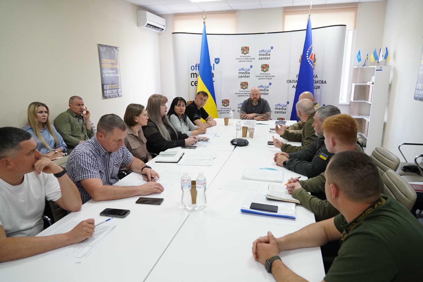 Олексій Харченко зустрівся з ветеранами російсько-української війни з Луганщини Олексій Харченко зустрівся з ветеранами російсько-української війни з Луганщини