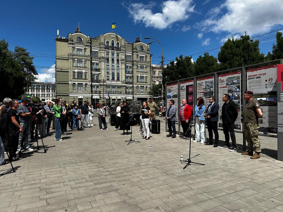 Пам’ять про оборонців Луганського аеропорту має бути вшанована окремою датою – у Києві відкрили тематичну виставку