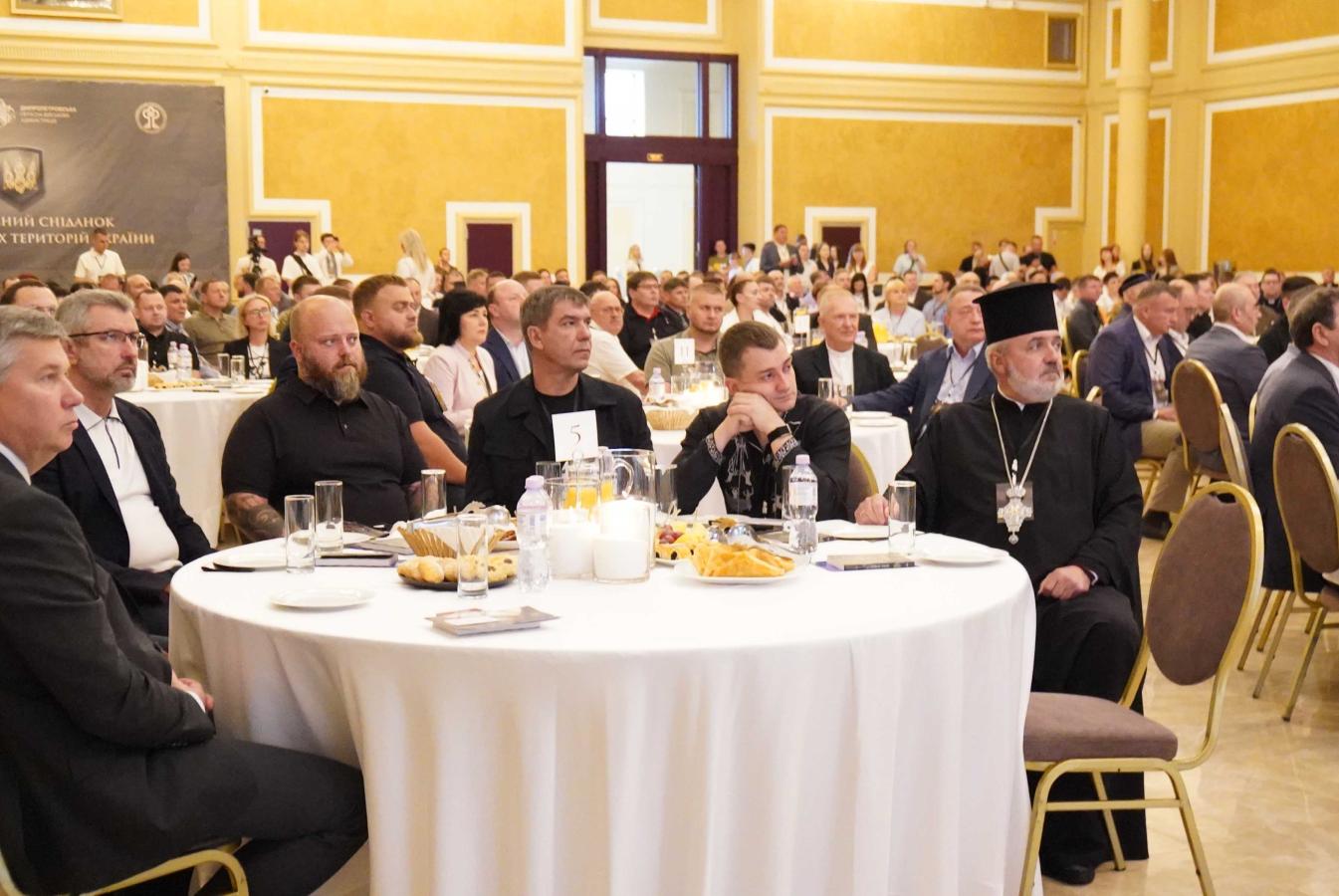Громади Луганщини взяли участь у першому Молитовному сніданку прифронтових територій України