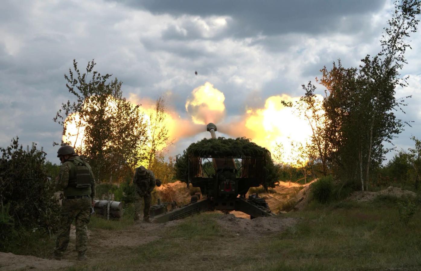На 40 тисяч рублів штрафують в "лнр" за користування українським паспортом, на базі вишу в Сіверськодонецьку росіяни готують операторів безпілотників, 13 fpv-дронами противник поцілив на Луганщині
