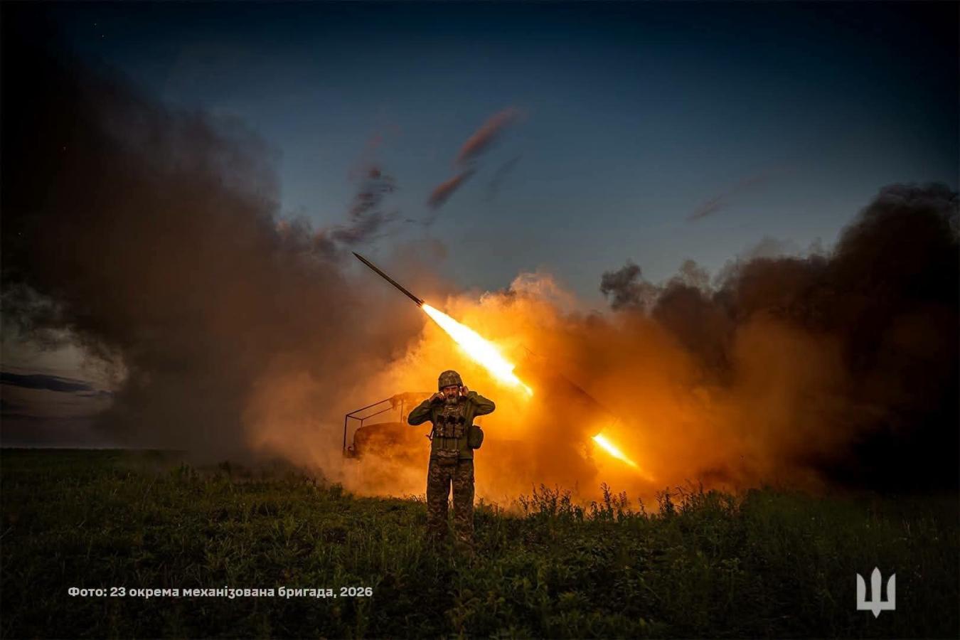 Із молоді з луганського центру "Воїн" росіяни роблять пілотів, жителям крайньої півночі пропонують гроші за переїзд до "лнр" - погодилися шестеро, загарбники атакували в бік Новоєгорівки