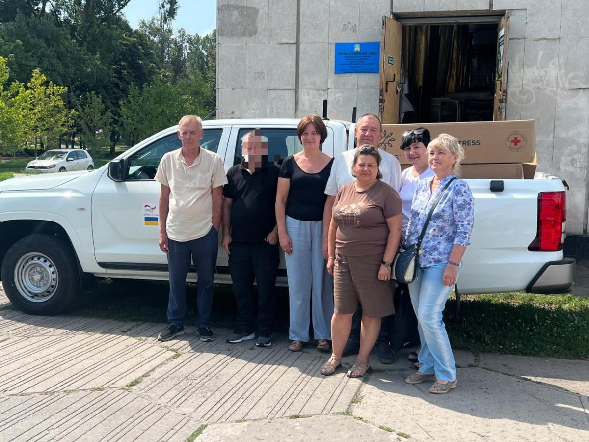 Автівки, отримані від Німеччини, доставлятимуть ВПО медикаменти та 