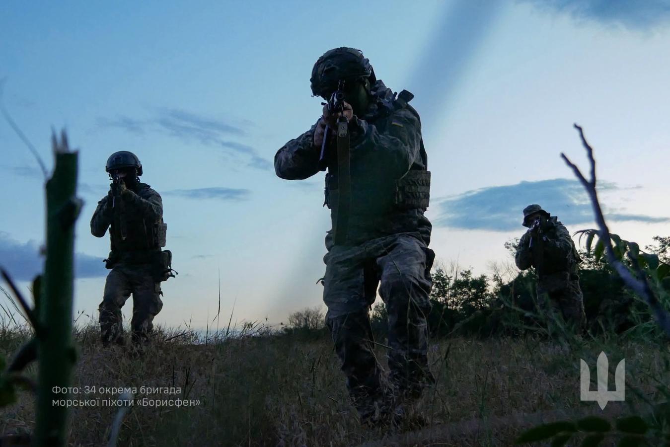 Студентів педколеджу на Луганщині окупанти змушують шити зимовий одяг дя військових рф, не тільки гірникам - в "лнр" затримують зарплати металургам, ворог атакував біля Новоєгорівки