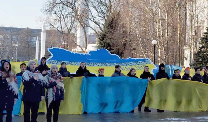Луганчани долучилися до патріотичного флешмобу та «круглого столу» до Дня Соборності України