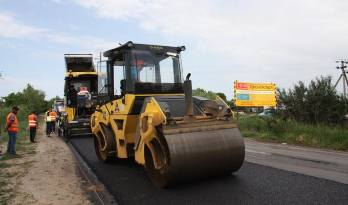 На дорозі від Новоайдару до Сєвєродонецька розпочато влаштування верхнього шару покриття