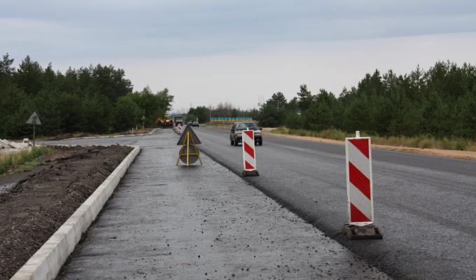 Велике будівництво: на автошляху між Новоайдаром та Сєвєродонецьком укладено верхній шар, ведеться облаштування з’їздів