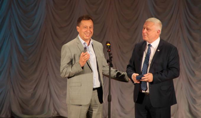 «Кожен з вас будує майбутнє нашої Луганщини», – Віталій Комарницький привітав з професійним святом будівельників