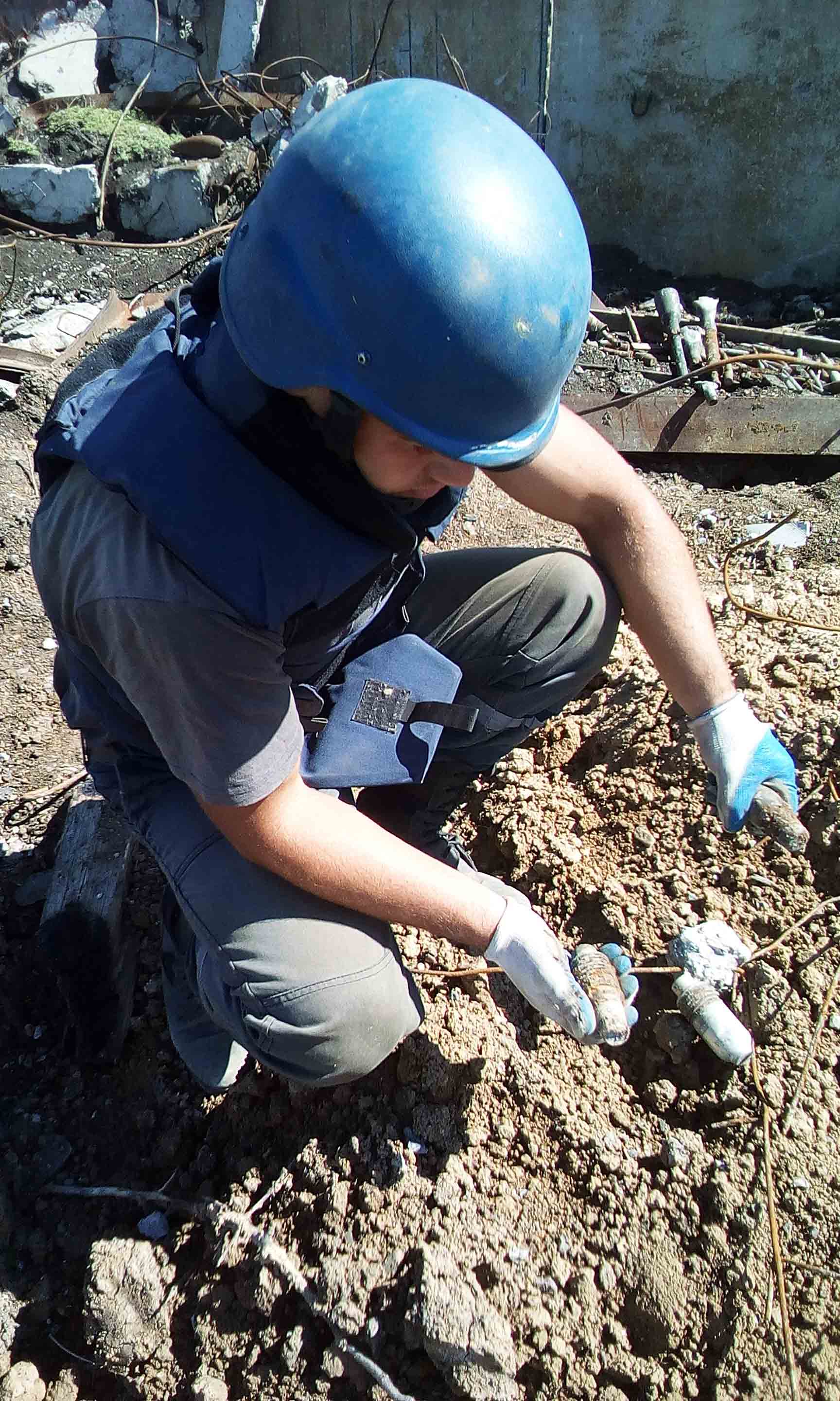 На Луганщині тривають роботи з розмінування