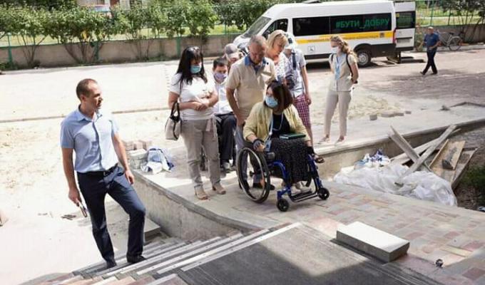 У сєвєродонецьких та лисичанських школах створюється безбар’єрне середовище
