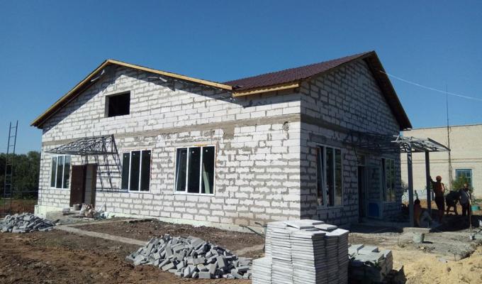 У селі Великочернігівка Станично-Луганського району триває будівництво медичної амбулаторії