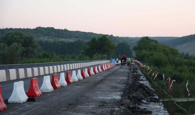 Розпочалися ремонтні роботи на мосту в Новоайдарі