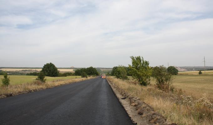 Велике будівництво: триває ремонт дороги між Сєвєродонецьком і Золотим