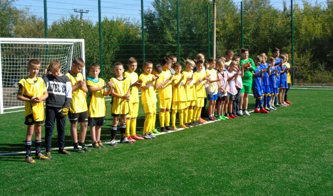 У Гірському відкрито нове футбольне поле зі штучним покриттям