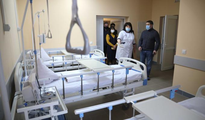 Сергій Гайдай: відбудована лікарня в Сватовому є чудовим прикладом синергії у роботі – від команди Президента до місцевої влади