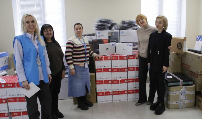 Обслуговування ВПО швидко і якісно - установам соціальної сфери Луганщини передано 72 ноутбуки