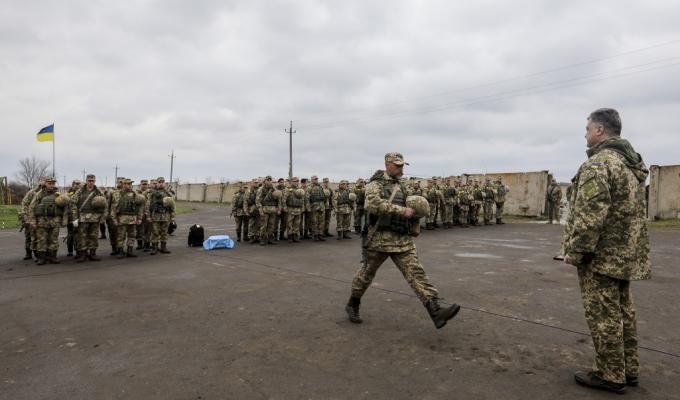 Президент вручив нагороди військовим-учасникам бойових дій на Донбасі