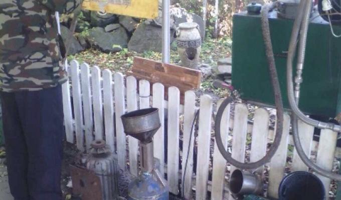 У Новоайдарі виявили нелегального торговця бензином