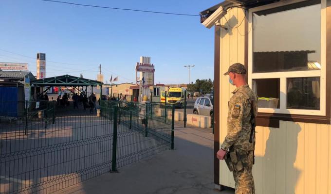 Через КПВВ «Станиця Луганська» з 15 жовтня тимчасово призупинять пропуск осіб