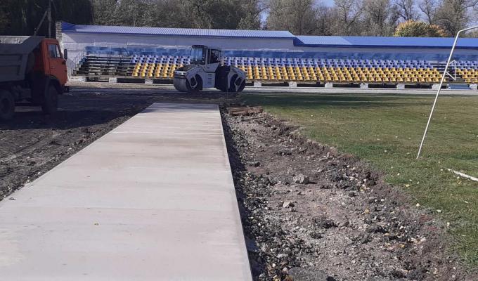 Велике будівництво: в Станиці Луганській реконструюють стадіон