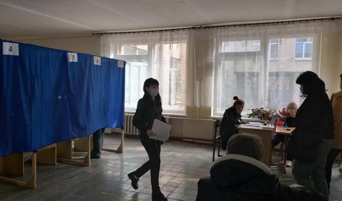 Виборчий процес на Луганщині завершений. Проголосували 37,2 % виборців 