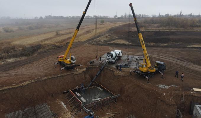 Під 150 метрову телевежу у Попаснянському районі вже заливають фундамент 