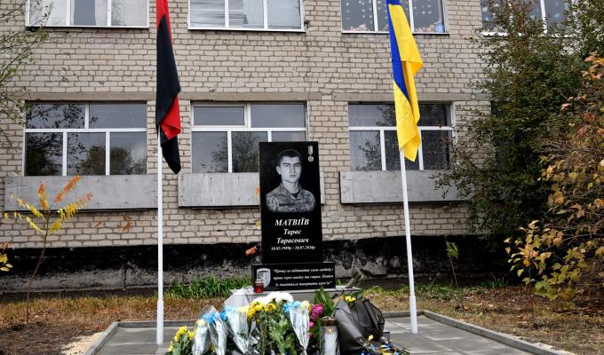 У Попаснянському районі відкрили пам’ятний знак загиблому Герою України Тарасу Матвіїву
