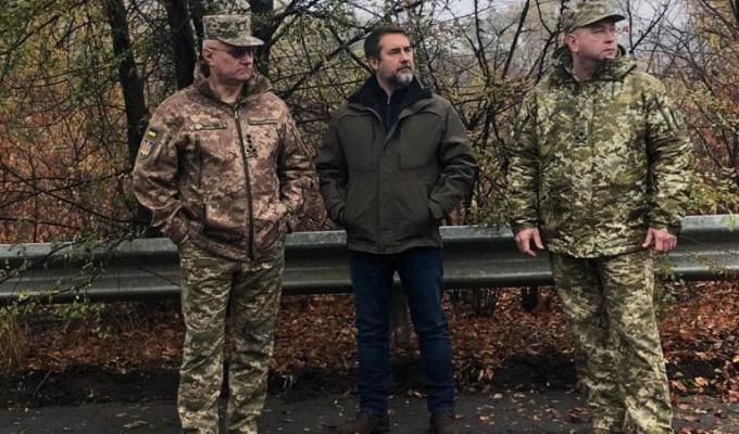 Головнокомандувач ЗСУ Руслан Хомчак та Голова Державної прикордонної служби України Сергій Дейнеко перевірили готовність КПВВ «Щастя» до відкриття