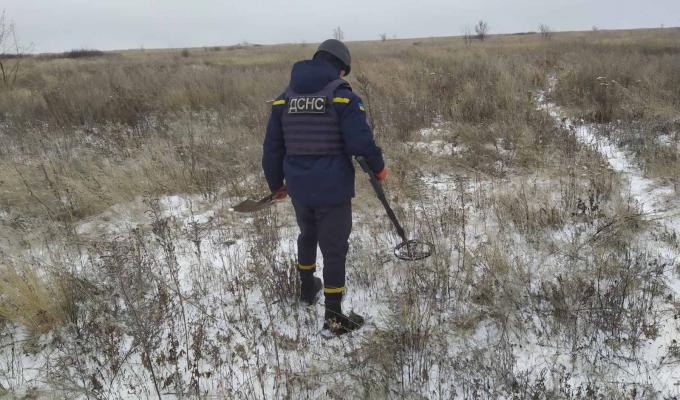 За добу на Луганщині піротехніками виявлено та вилучено 69 боєприпасів
