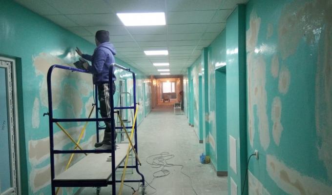 У Станиці Луганській завершують ремонт медзакладу