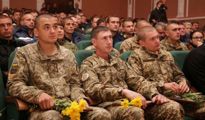 12 жовтня 2017 року на сцені Луганського обласного академічного українського музично-драматичного театру відбулись урочистості з нагоди Дня захисника України!